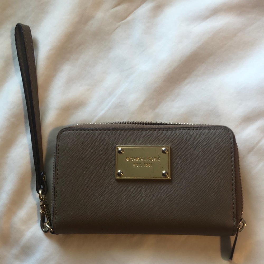 Michael kohls clutch wallet taupe like new condition